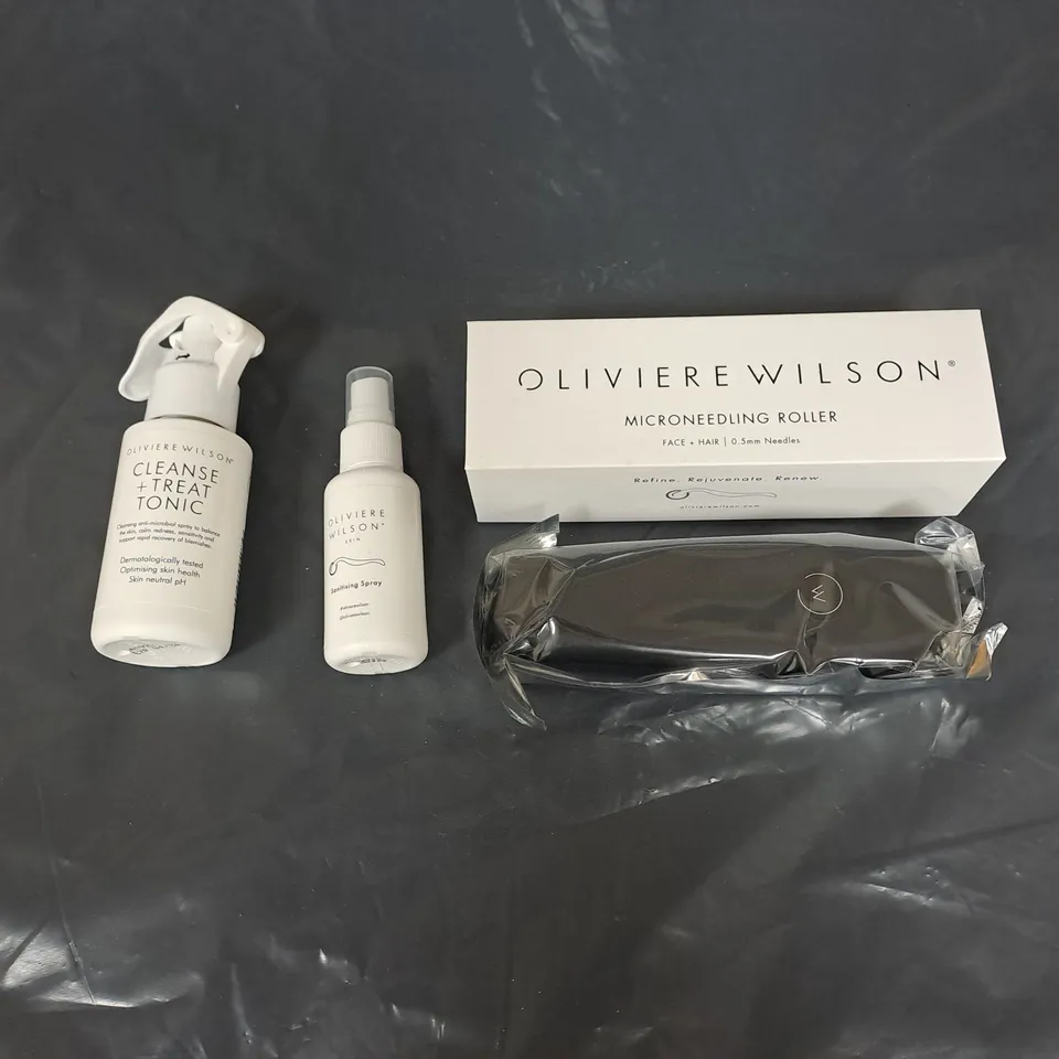 BOX OF APPROXIMATELY 24 OLIVIERE WILSON FACE MICRONEEDLER ROLLER 0.5MM