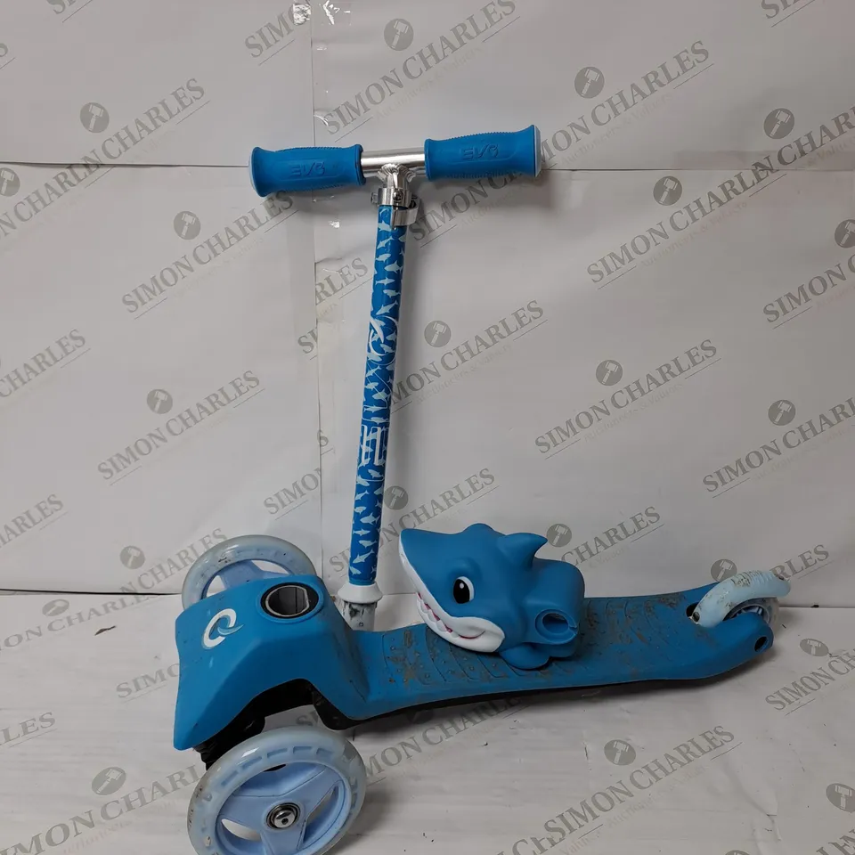 BOXED EVO SHARK LIGHT UP MINI CRUISER RRP £29.99