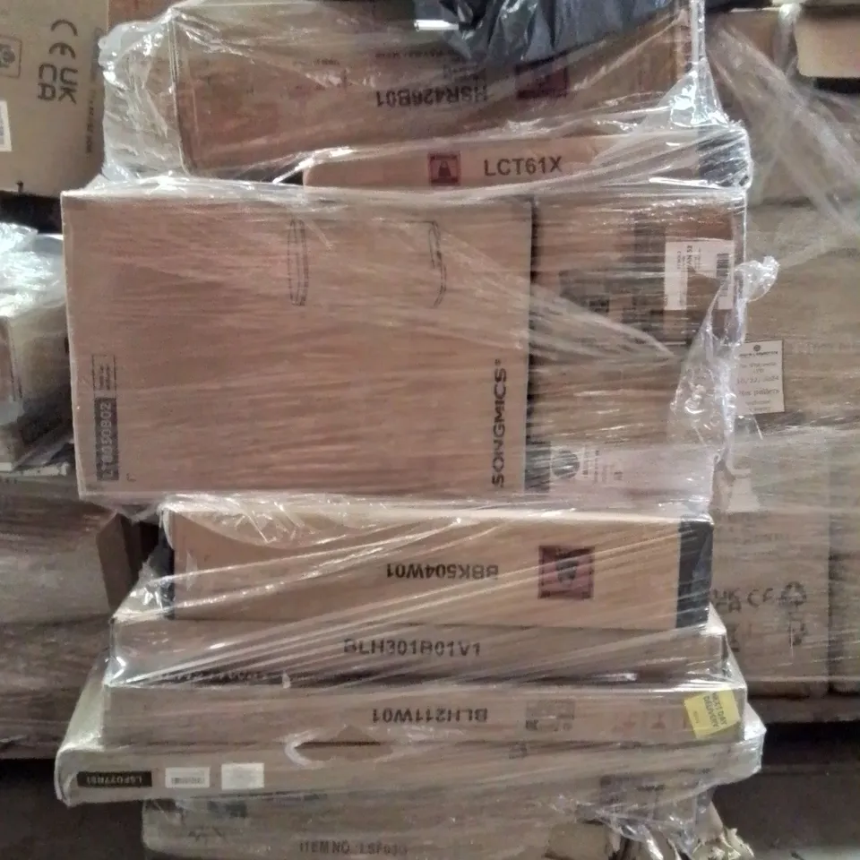 PALLET OF ASSORTED HOUSEHOLD GOODS AND PRODUCTS TO INCLUDE;CLOTHES RACK,OFFICE CHAIR,TRASH CAN