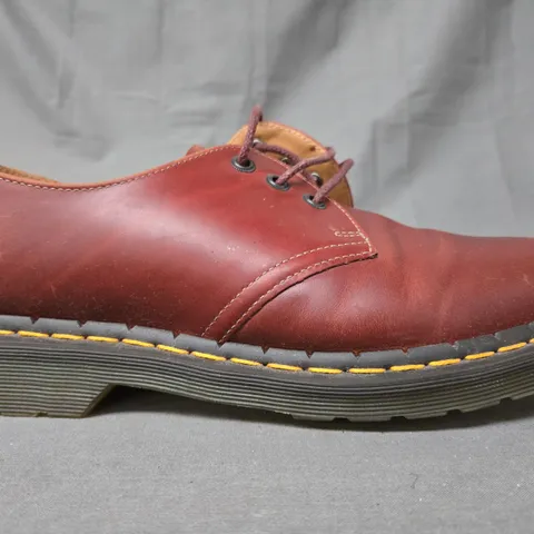 BOXED PAIR OF DR MARTENS SHOES IN RUSTIC BURNT SIENNA UK SIZE 8