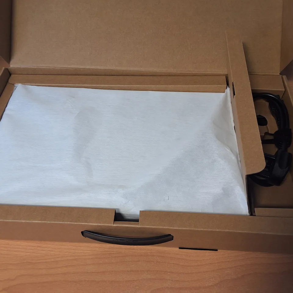 BOXED ASUS VIVOBOOK AMD R7-7730U 522GB SSD LAPTOP IN SILVER - M1502Y