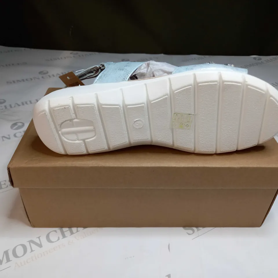 BOXED PAIR OF CUSHION WALK JEWELLED SANDALS IN SILVER - SIZE 6