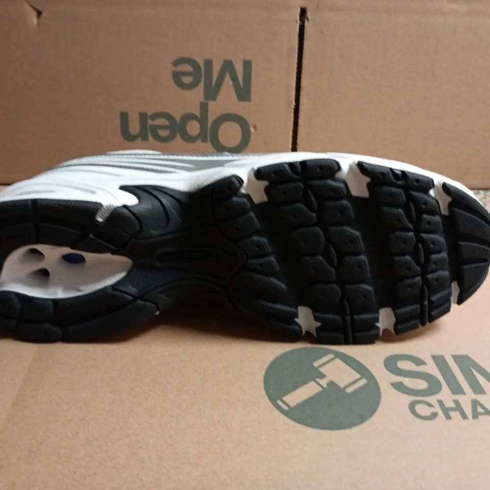 NEW BALANCE 740 SNEAKERS – UK SIZE 9