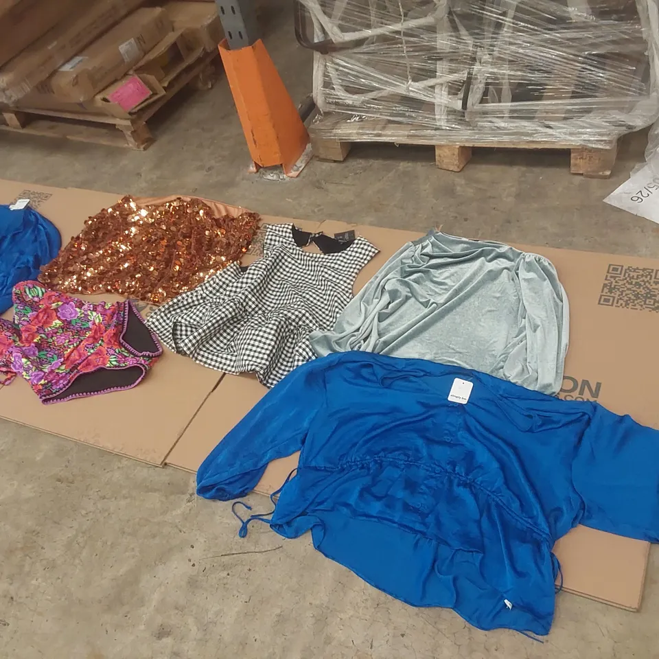 PALLET CONTAINING APPROXIMATELY 750x BRAND NEW ASSORTED DESIGNER CLOTHING ITEMS