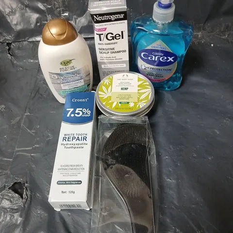 APPROXIMATEY 20 ASSORTED HEALTH AND BEAUTY PRODUCTS TO INCLUDE T GEL SENSITIVE SCALP SHAMPOO, CAREX HAND WASH AND HAIR BRUSH