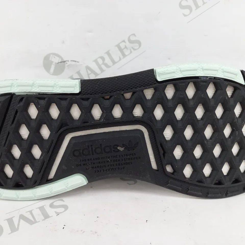 ADIDAS NMD V3 IN LIGHT GREY - UK 5