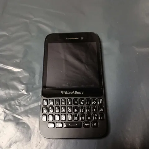 BLACKBERRY SMARTPHONE WITH QWERTY KEYBOARD 