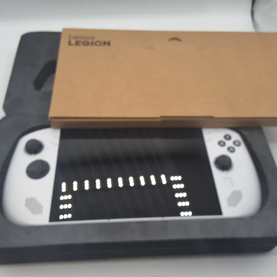 BOXED LENOVO LEGION GO S 16/512GB HANDHELD GAMING CONSOLE IN GLACIER WHITE - 8ARP1