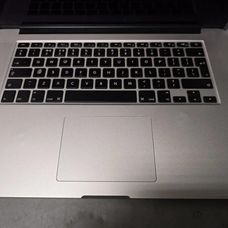 APPLE MACBOOK PRO 15 INCH 