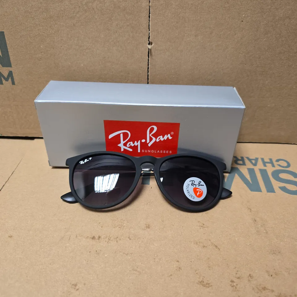 BOXED RAYBAN ERIKA CLASSIC SUNGLASSES IN BLACK