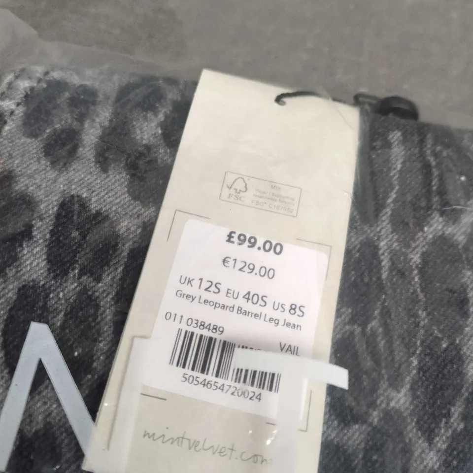 MINT VELVET WOMEN’S GREY LEOPARD PRINT BARREL LEG JEANS – UK 12S