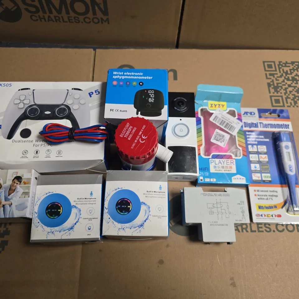 LOT OF 10 ASSORTED TECH ITEMS TO INCLUDE BILGEPUMP, UNBOXED TAPO DOORBELL AND DIGITAL THERMOMETER