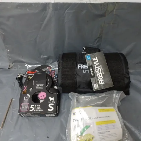 APPROXIMATELY 20 ASSORTED HOUSEHOLD ITEMS TO INCLUDE EXTENDABLE DOG LEAD, CRIMPING TOOL ETC