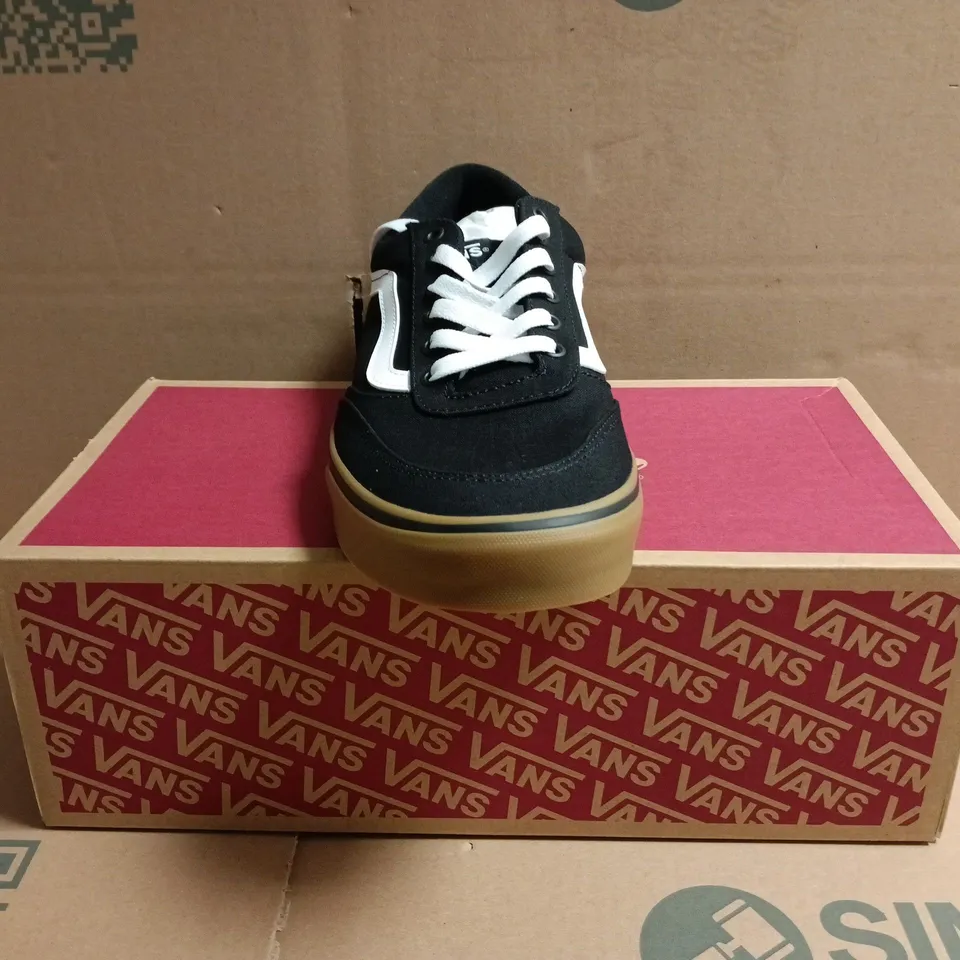 BOXED PAIR OF VANS BROOKLYN SHOES IN BLACK/WHITE SIZE UK 12