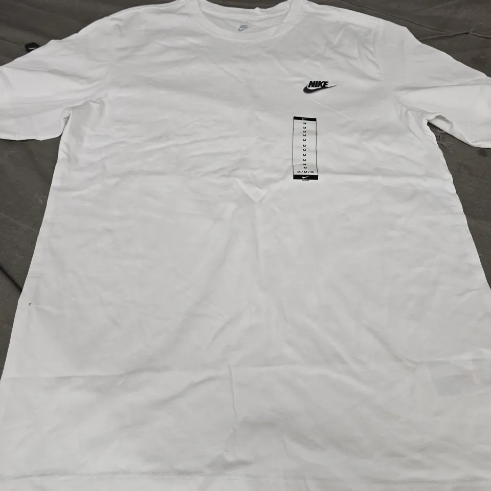 NIKE PLAIN LOGO T-SHIRT, WHITE - UK SIZE M
