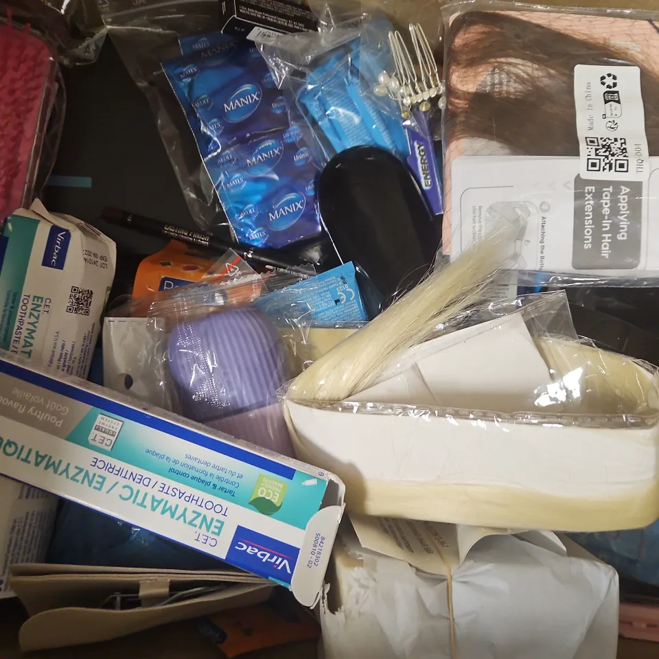 BOX OF APPROXIMATELY 30 ASSORTED COSMETIC ITEMS TO INCLUDE PAULA'S CHOICE, BLEACH LONDON, ETC - COLLECTION ONLY