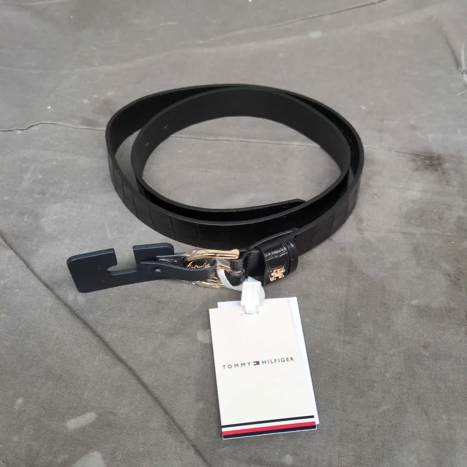 TOMMY HILFIGER ESSENTIAL EFFORTLESS 2.5 BELT, WOMEN'S, SIZE: 90, BLACK 