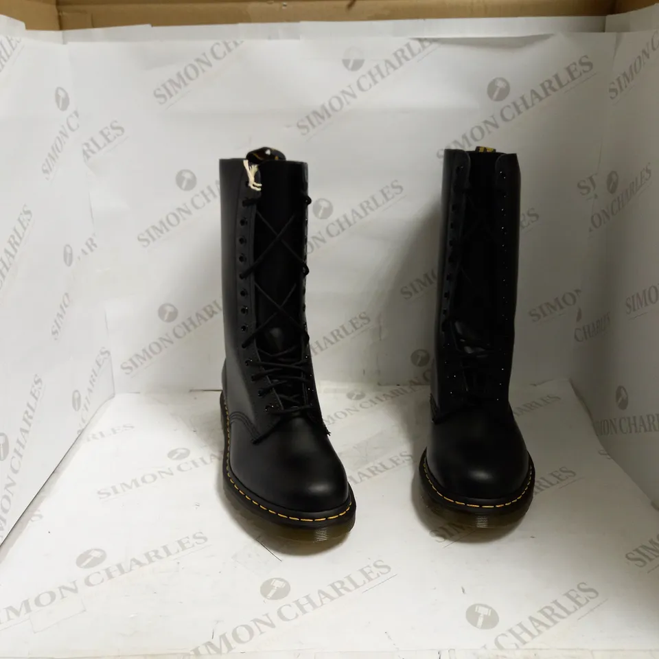 DR. AIRWAIR MARTENS SMOOTH BLACK HIGH BOOTS UK8 