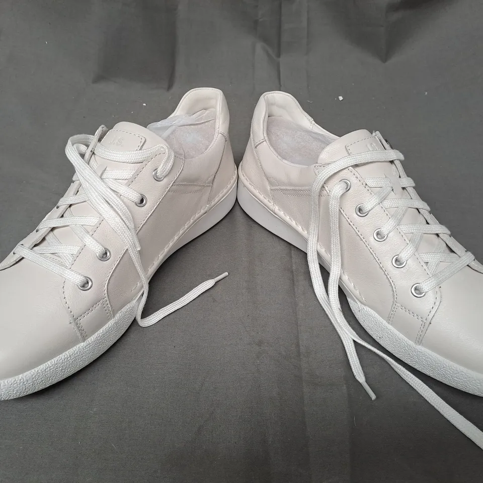 BOXED PAIR OF JOSEF SEIBEL SHOES IN CREAM EU SIZE 41