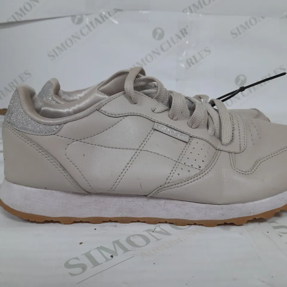 SKECHERS OLD SCHOOL TRAINER IN TAUPE SIZE 6