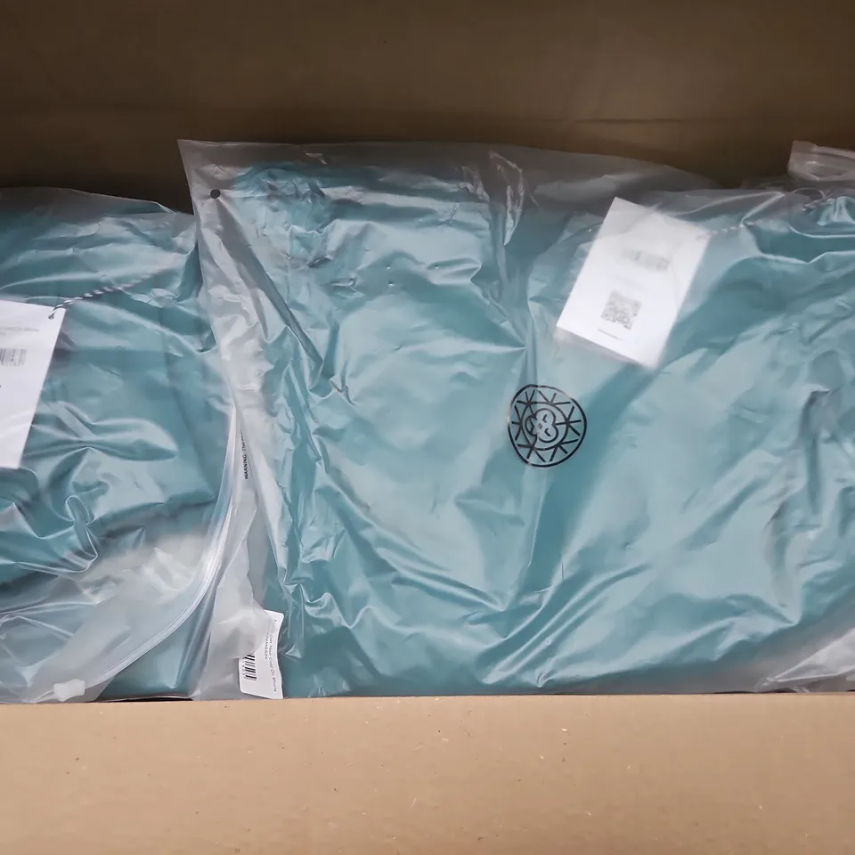 APPROXIMATELY 22 ASSORTED BAGGED CLOTHING ITEMS IN VARIOUS SIZES TO INCLUDE MENS GET YOUR COLD ON SHORTS IN GREEN & UNISEX BRASS MONKEY JOGGERS IN NAVY