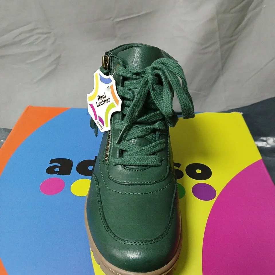 BOXED PAIR OF ADESSSO VALA BOOTS - UK SIZE 4