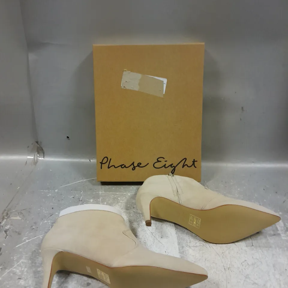 BOXED PAIR OF PHASE EIGHT HEELED ZIP UP BOOTS CREME SUEDE SIZE 41 