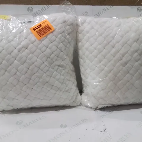 BRAND NEW SEALED SET OF 2 CHUNKY KNIT CUSHION FILLER WHITE