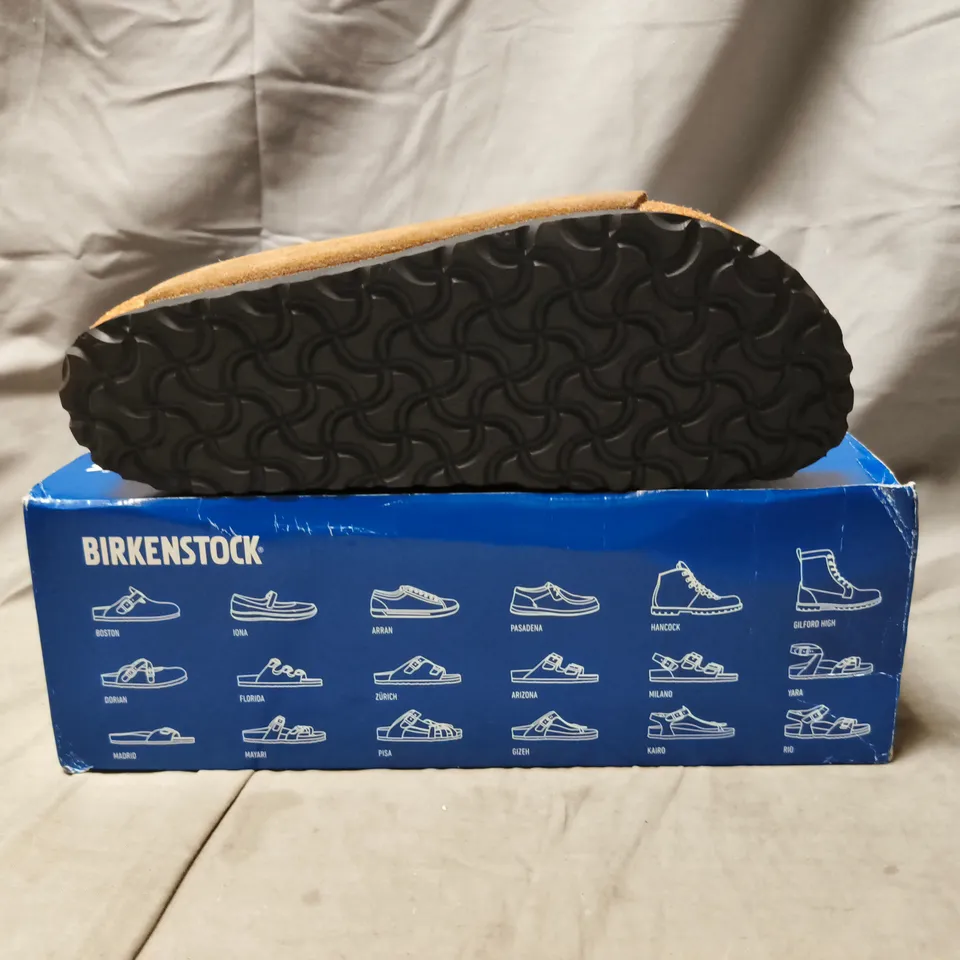 BOXED PAIR OF BIRKENSTOCK ARIZONA BS SANDALS IN DARK TAUPE SIZE UK 5.5