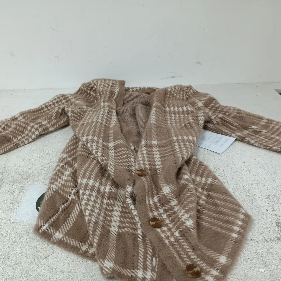 BOX OF APPROXIMATELY 15 ASSORTED CLOTHING ITEMS OF VARIOUS STYLES AND SIZES TO INCLUDE KNITTED CARDIGANS ETC