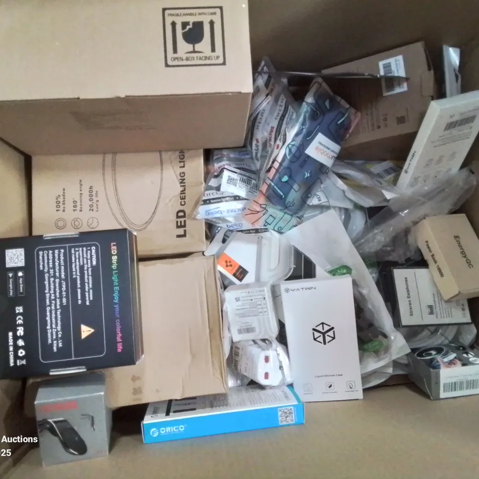 BOX CONTAINING LARGE AMOUNT OF BOXED ELECTRICAL ITEMS TO INCLUDE: MULTI-SOCKETS, PHONE CASES, WIRELESS GAMING CONTROLLERS, USB LED LIGHT STRIPS, SMART WATCH SCREEN PROTECTION AND LOTS MORE.