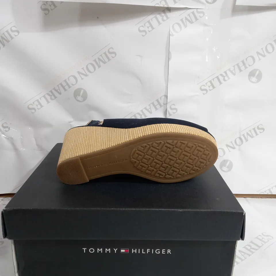 TOMMY HILFIGER ELENA WEDGE IN NAVY - SIZE 5
