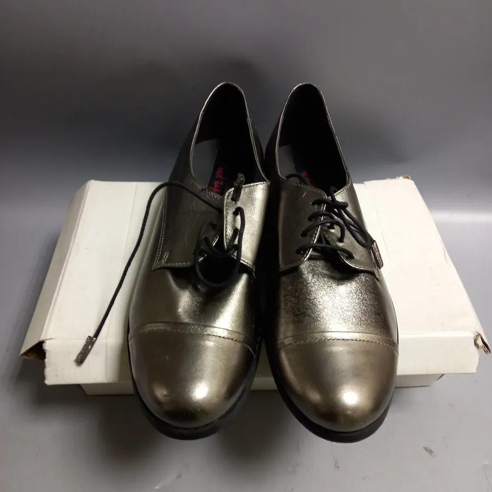 BOXED VIVIAN BROGUE LADIES FLAT SHOES METALLIC. SIZE 6
