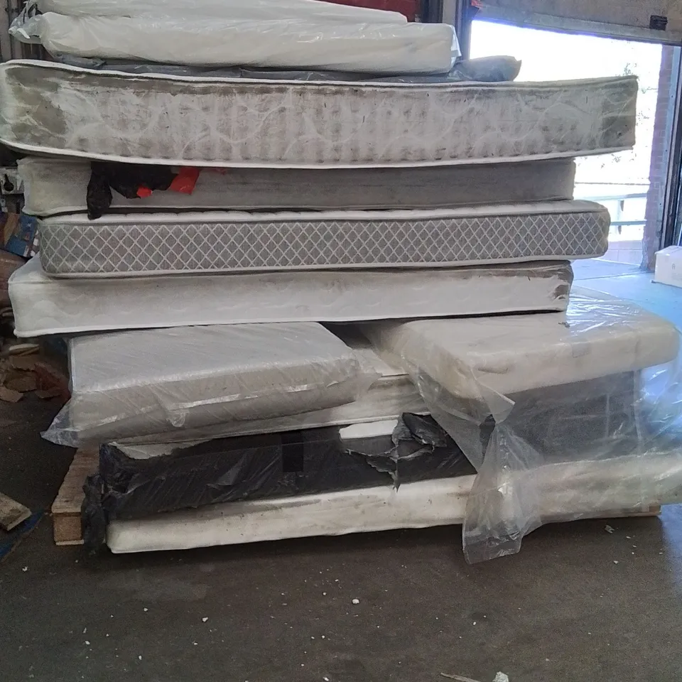 PALLET CON APPROXIMATELY 10 MATTRESSES 