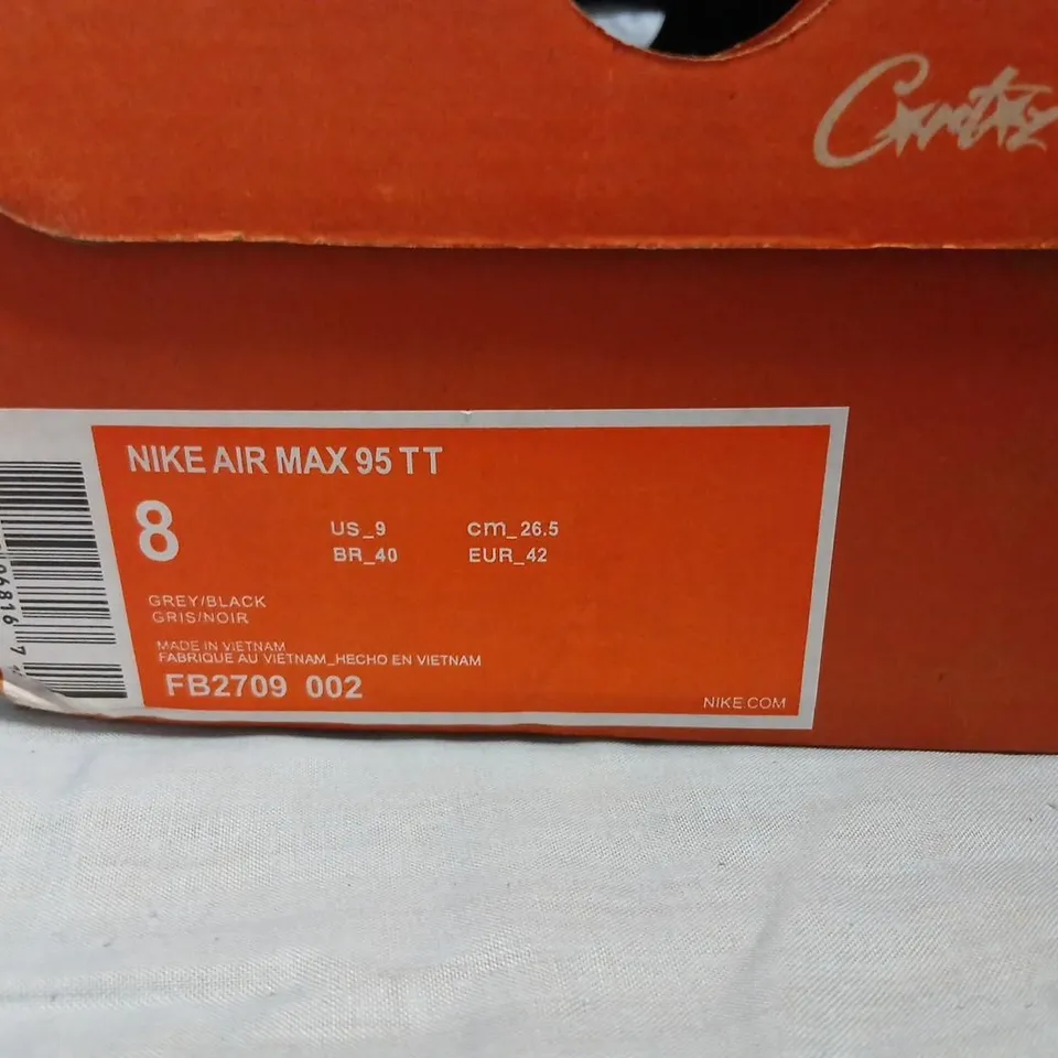 NIKE AIR MAX 95 TT TRAINERS – UK 8 (US 9), GREY/BLACK WITH CAMOUFLAGE LINING