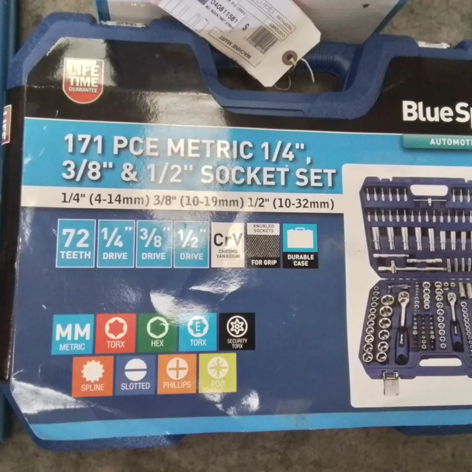 MIXED BOX OF TOOLS AND MACHINERY EQUIPMENT TO INCLUDE 171 PIECE METRIC SOCKET SET, WASTE OIL EXTRACTOR FLUID PUMP, BRAKE BLEEDING KIT ETC.