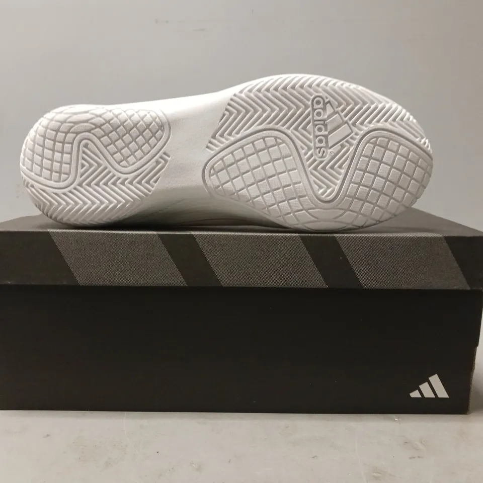 BOXED PAIR OF ADIDAS F50 CLUB SHOES IN WHITE/BLUE/RED UK SIZE 2