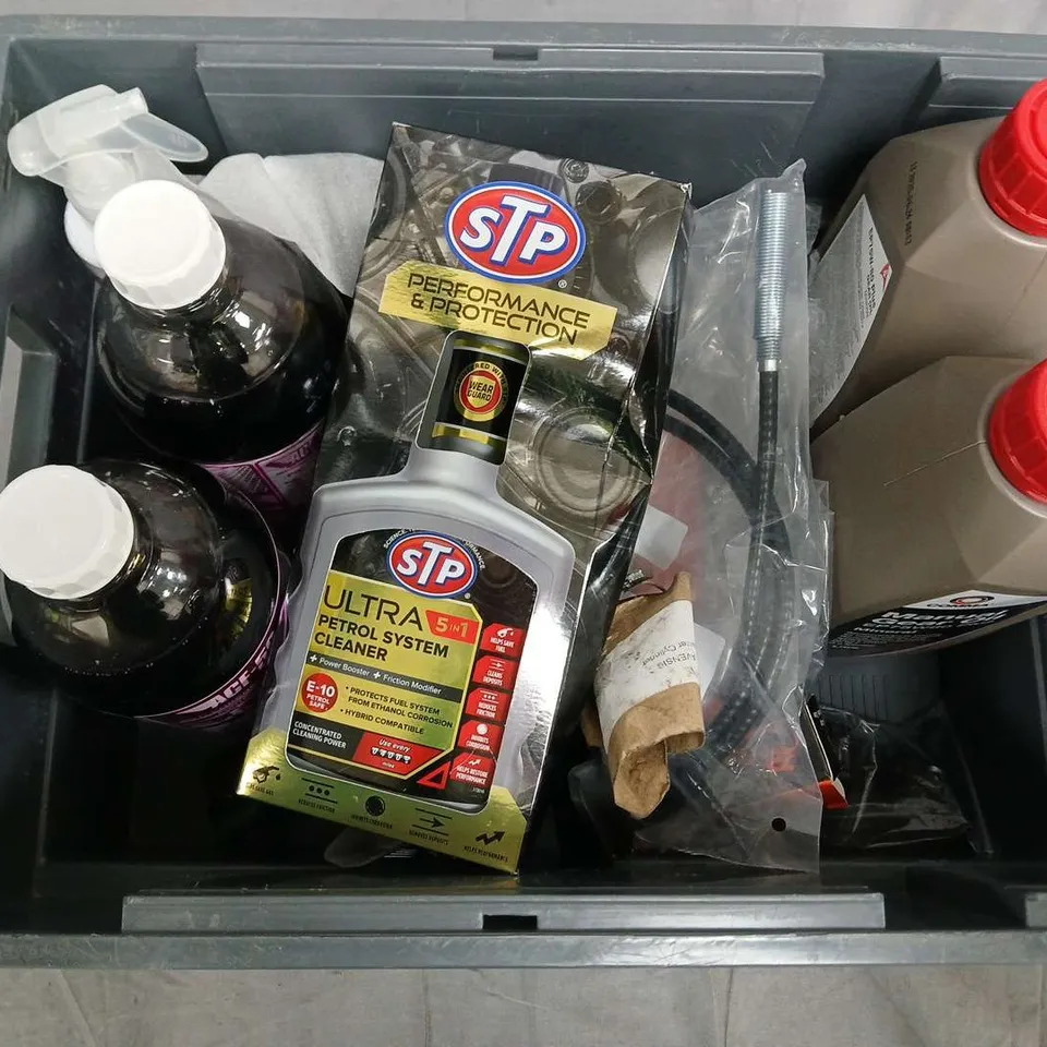 APPROXIMATELY 10 ASSORTED VEHICLE PARTS & ACCESSORIES TO INCLUDE MANUAL GEAR OIL, ACF-50, BICYCLE INNER TUBE, ETC - COLLECTION ONLY