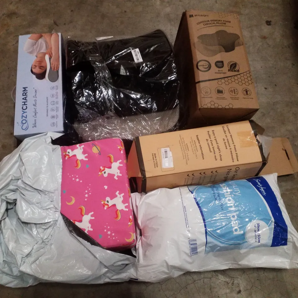 PALLET CONTAINING ASSORTED PILLOWS & CUSHIONS