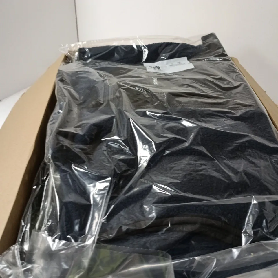 BOX OF APPROXIMATELY 6 BRAND NEW ASSORTED REGATTA CLOTHING ITEMS INCLUDING THORNRIDGE COAT AND IMPOSE JACKET