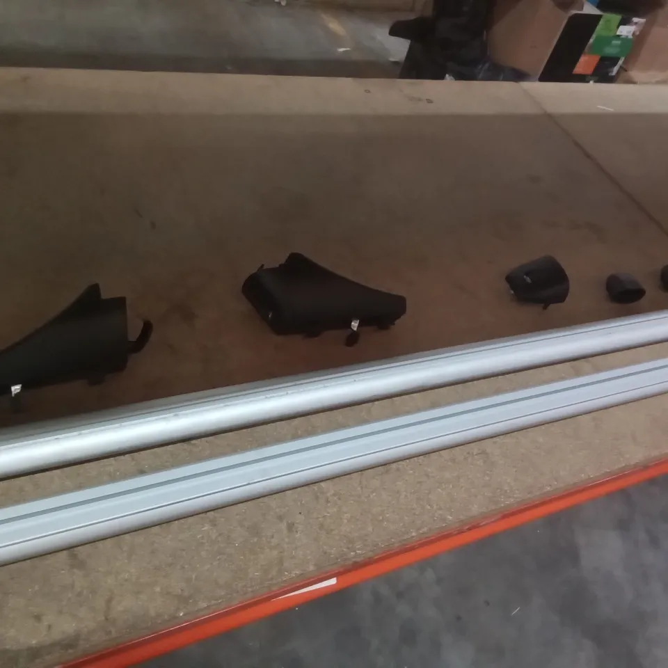 BOXED SUMMIT UNIVERSAL ALUMINIUM INTERGRATED ROOF BARS 