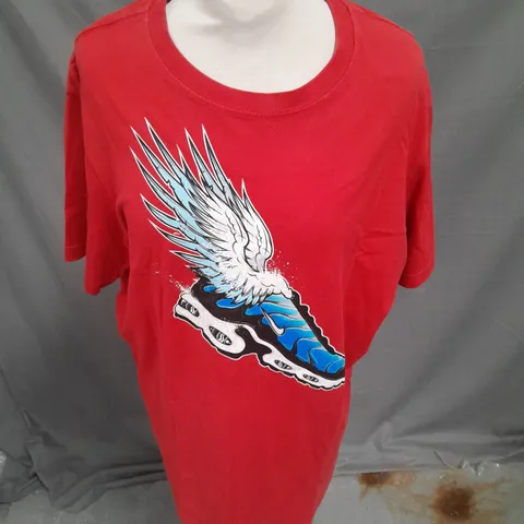 NIKE GRAPHIC TEE IN RED SIZE L