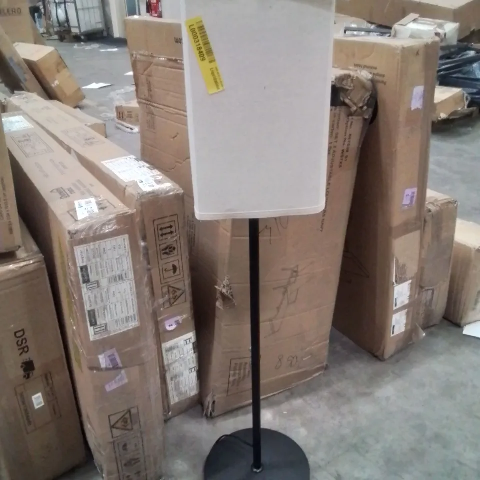 FLOOR LAMP