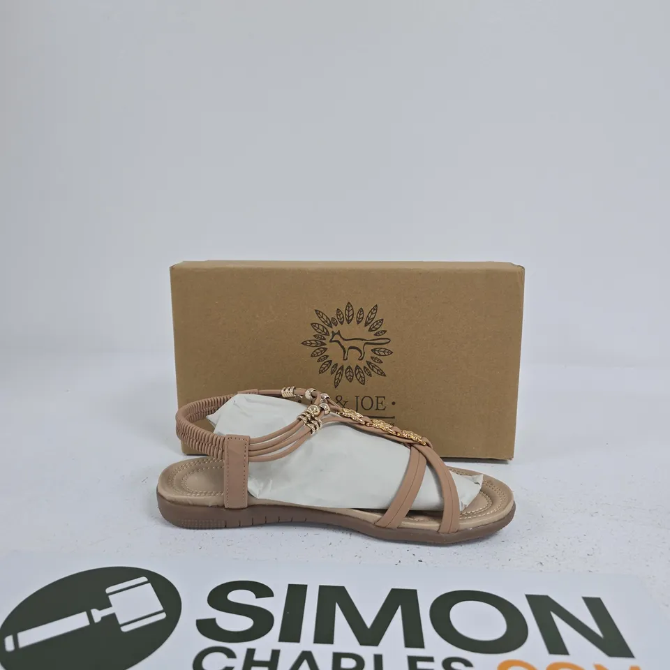 JO & JOE WOMEN'S STRAPPY SANDALS – NUDE-BEIGE WITH FLORAL CHAIN DETAIL SIZE 6
