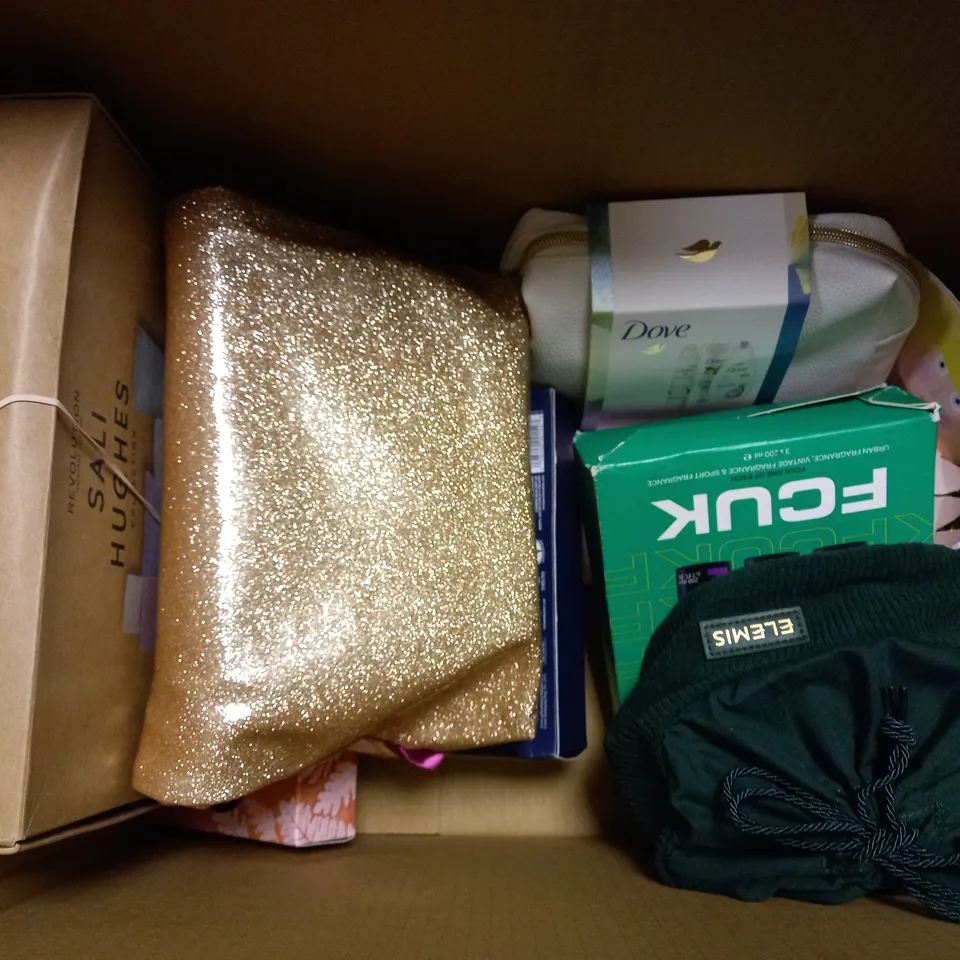 APPROXIMATELY 10 FRAGRANCE AND COSMETIC BOXSETS TO INCLUDE FCUK GIFT SET , LYNX GIFT SET AND LUXURY BATHING SET , ETC 