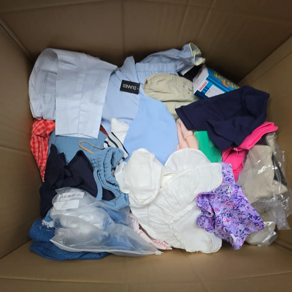 BOX OF APPROXIMATELY 25 ASSORTED KIDS CLOTHING ITEMS TO INCLUDE - TOP , SHORTS , T-SHIRT ETC