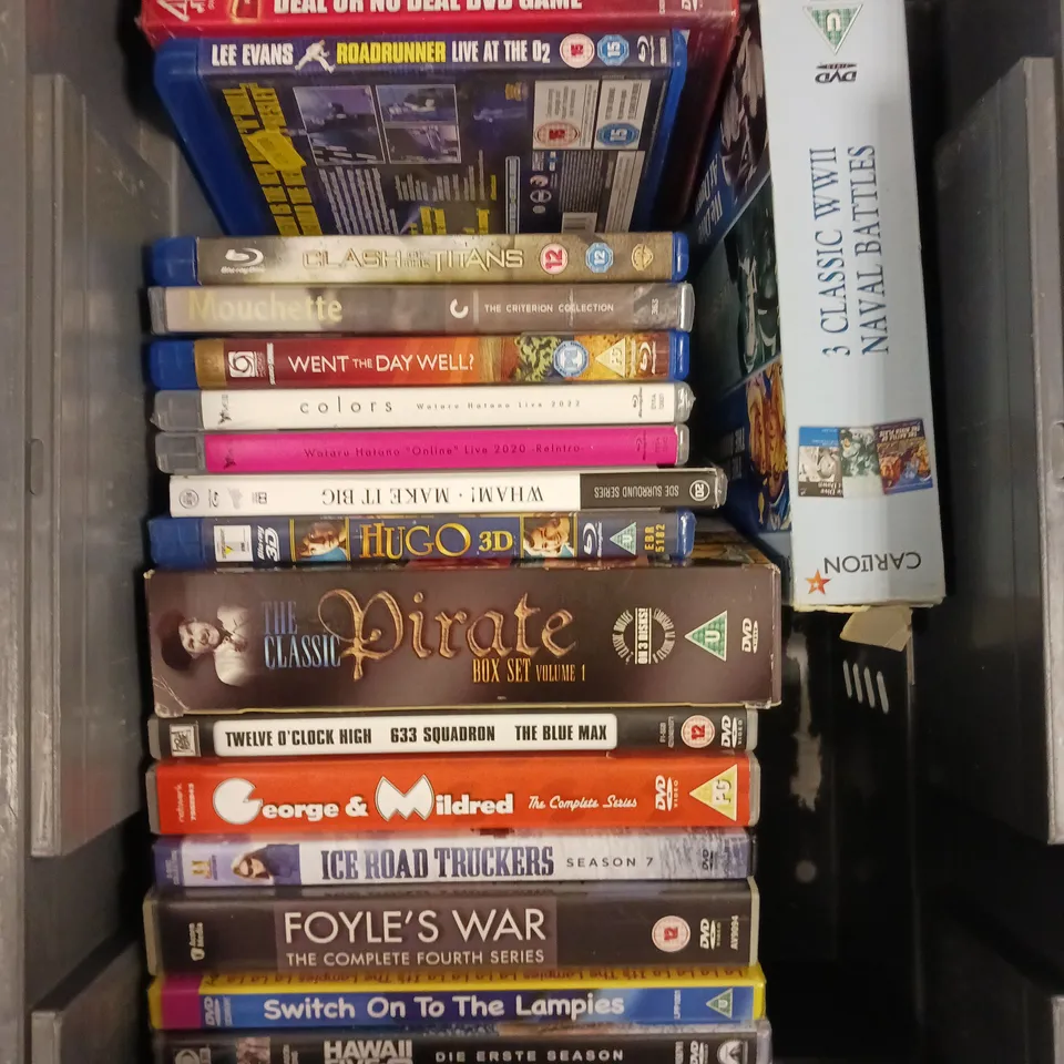 APPROXIMATELY 15 ASSORTED DVD FILMS/BOX SETS TO INCLUDE LEE EVANS ROADRUNNER, CLASH OF THE TITANS, ICE ROAD TRUCKERS ETC 