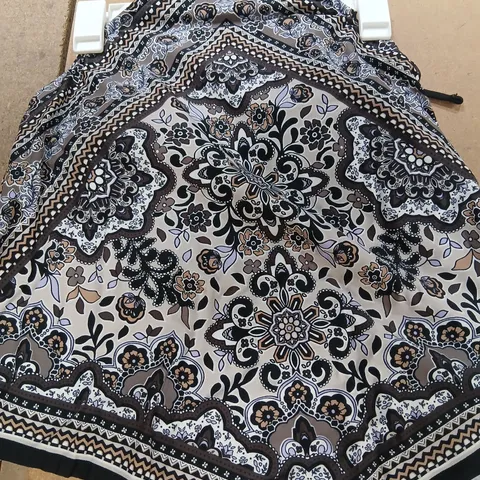 APPROXIMATELY 12 KONA SOL BLACK MULTI TOP SIZE L