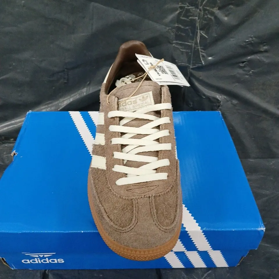BOXED PAIR OF ADIDAS ORIGINALS HANDBALL SPEZIAL TRAINERS - WOMENS - UK SIZE 5.5