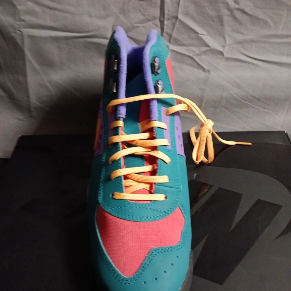 BOXED PAIR OF NIKE HIGH-TOP SNEAKERS - UK SIZE 9.5